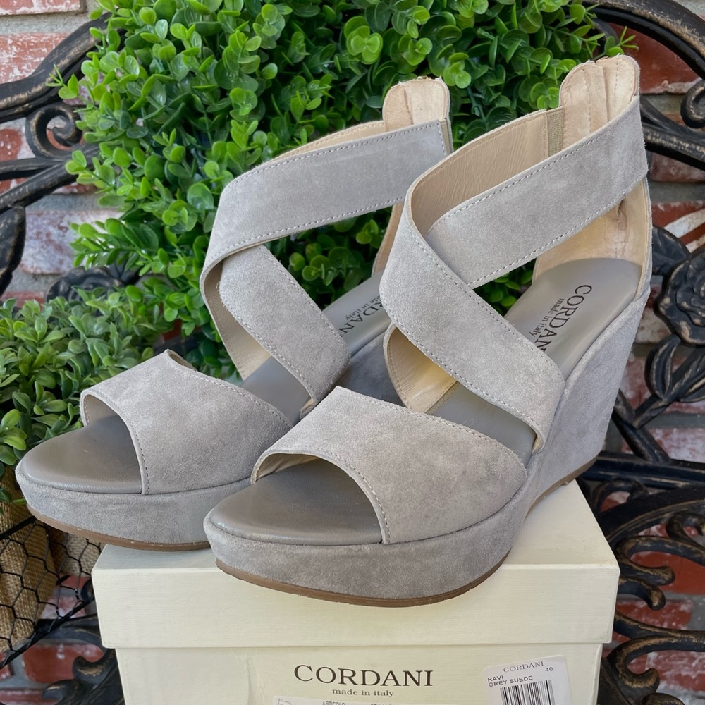Cordani Open Toe High Wedge Sandal; “Ravi” Grey Suede W/Back Zipper; Sz 40 (9.5)